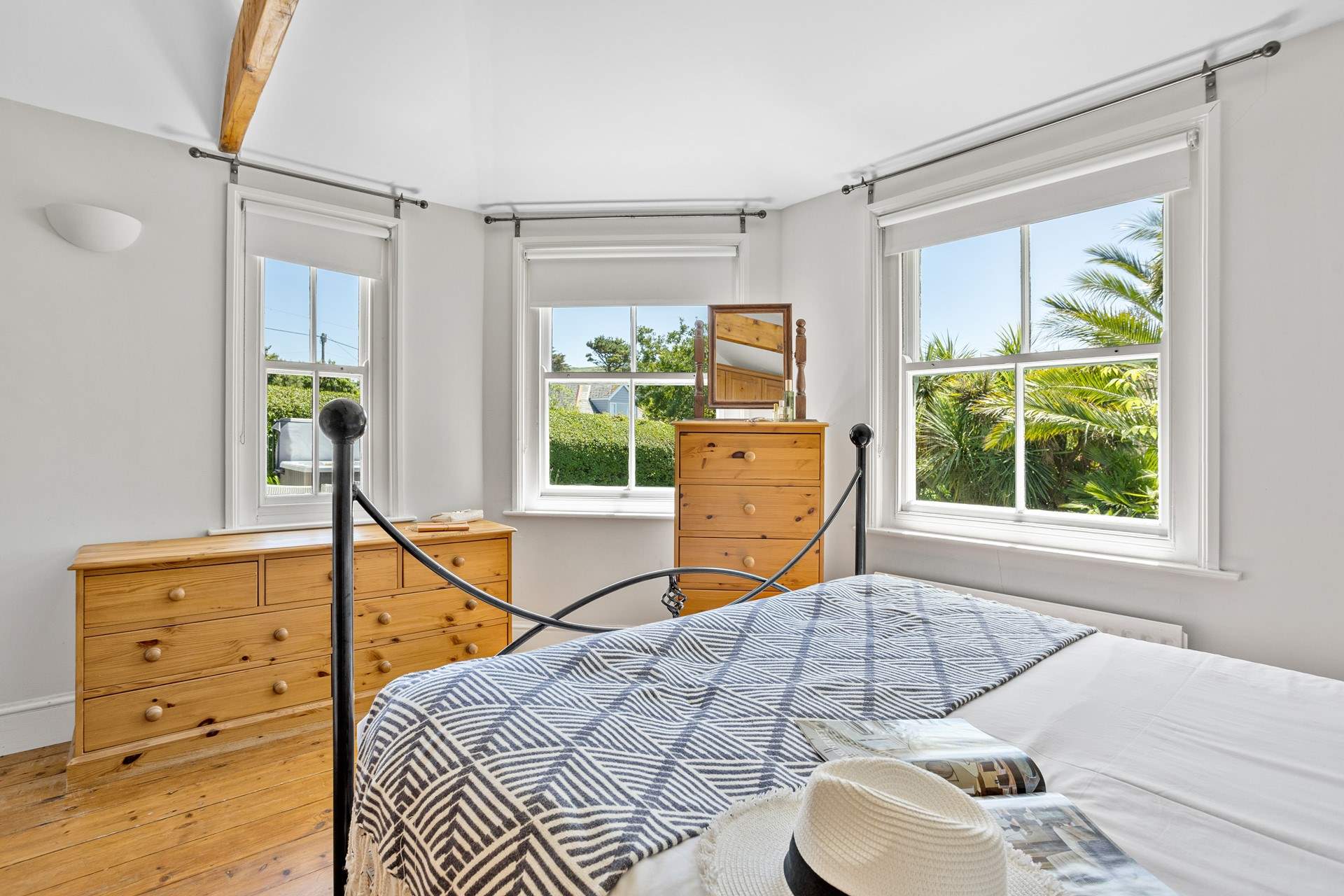Triple aspect windows let the light flood into this gorgeous bedroom on the ground floor. 