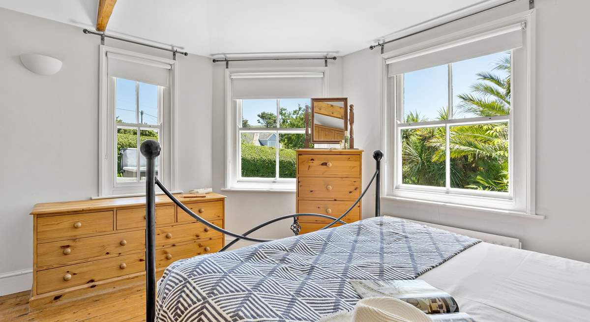 Triple aspect windows let the light flood into this gorgeous bedroom on the ground floor. 