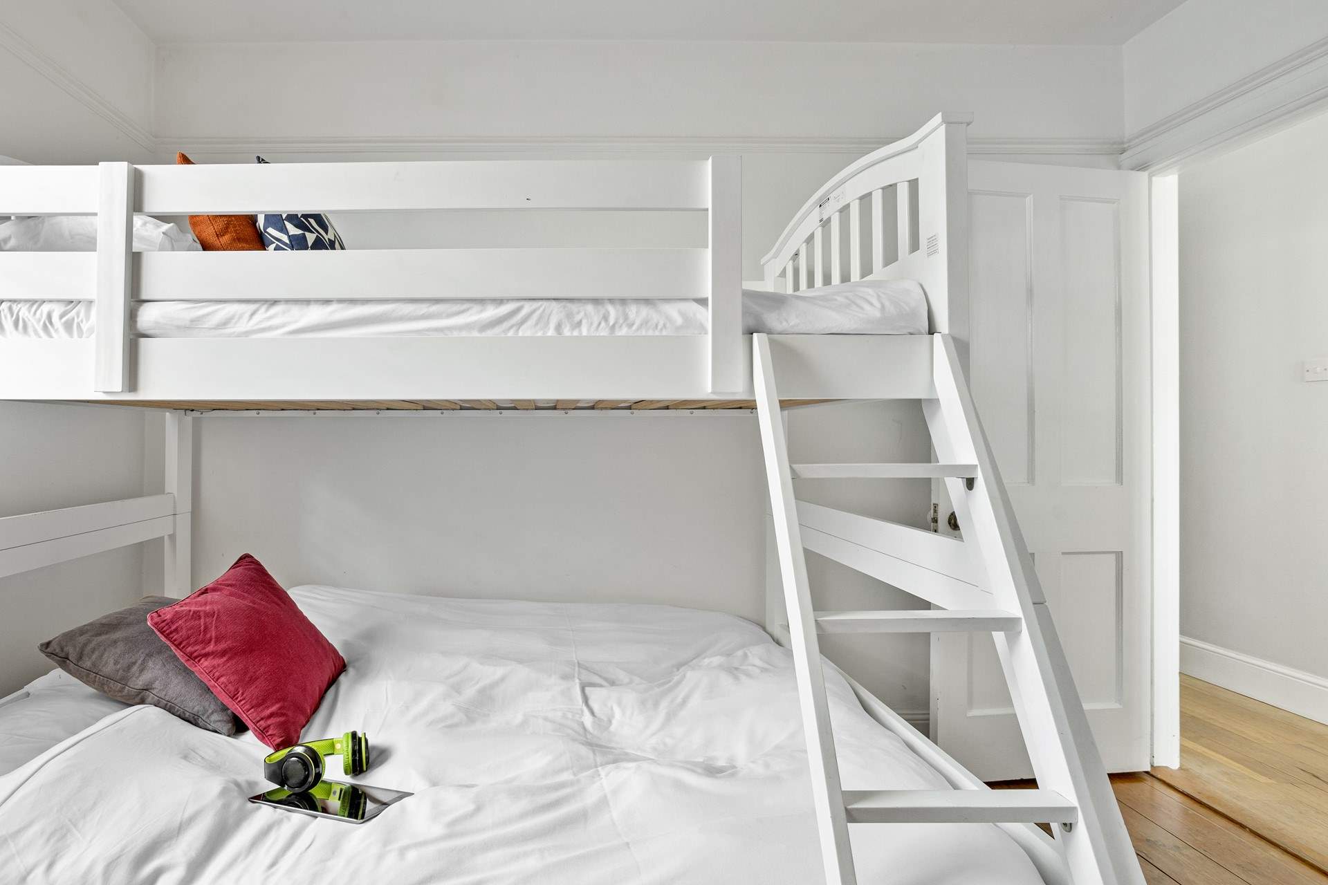 The bunk-beds in bedroom 3.