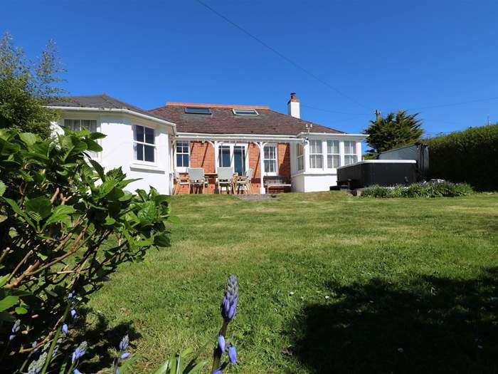 Hartland View, Sleeps 10 in Croyde