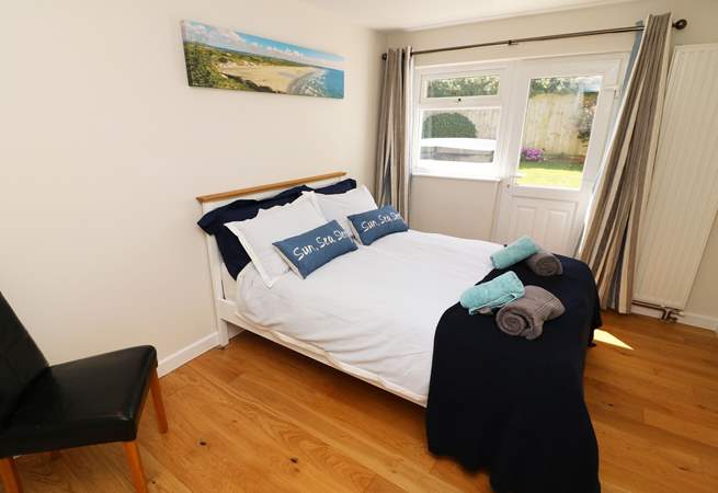 A double bedroom with access to the garden. 