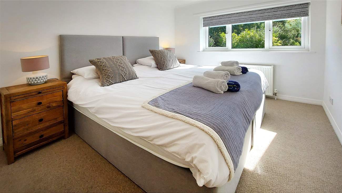 The second 'zip and link' bedroom.