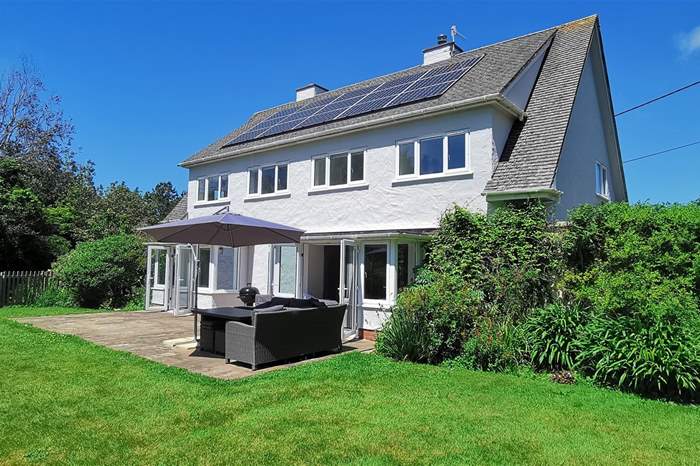 Langtrees,Sleeps 9 + cot, Croyde