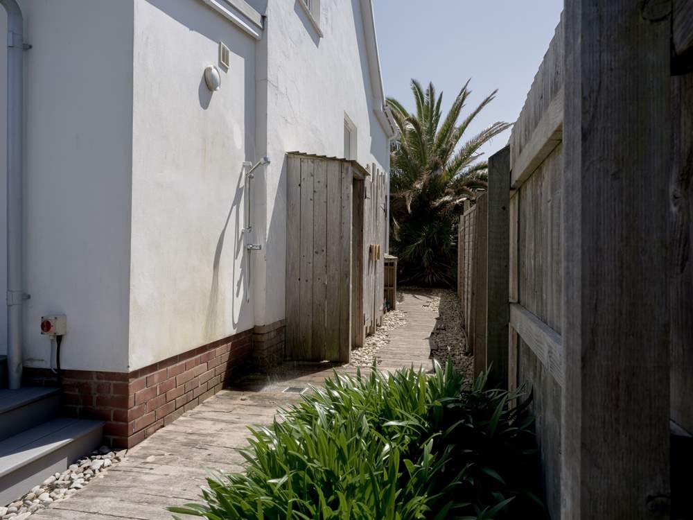 There's even an outside shower, perfect for rinsing off wetsuits and sandy feet.