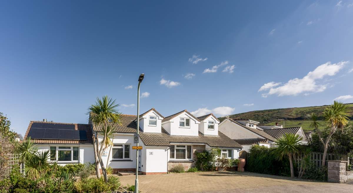 Hideaway sits in the heart of the village with pubs, shops and the beach a walk away!