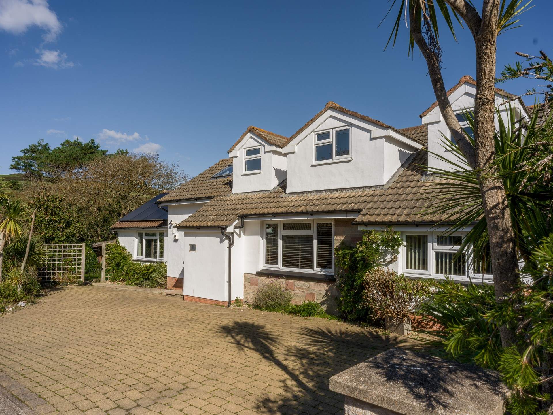 Hideway, a spacious holiday home in the charming village of Croyde. 