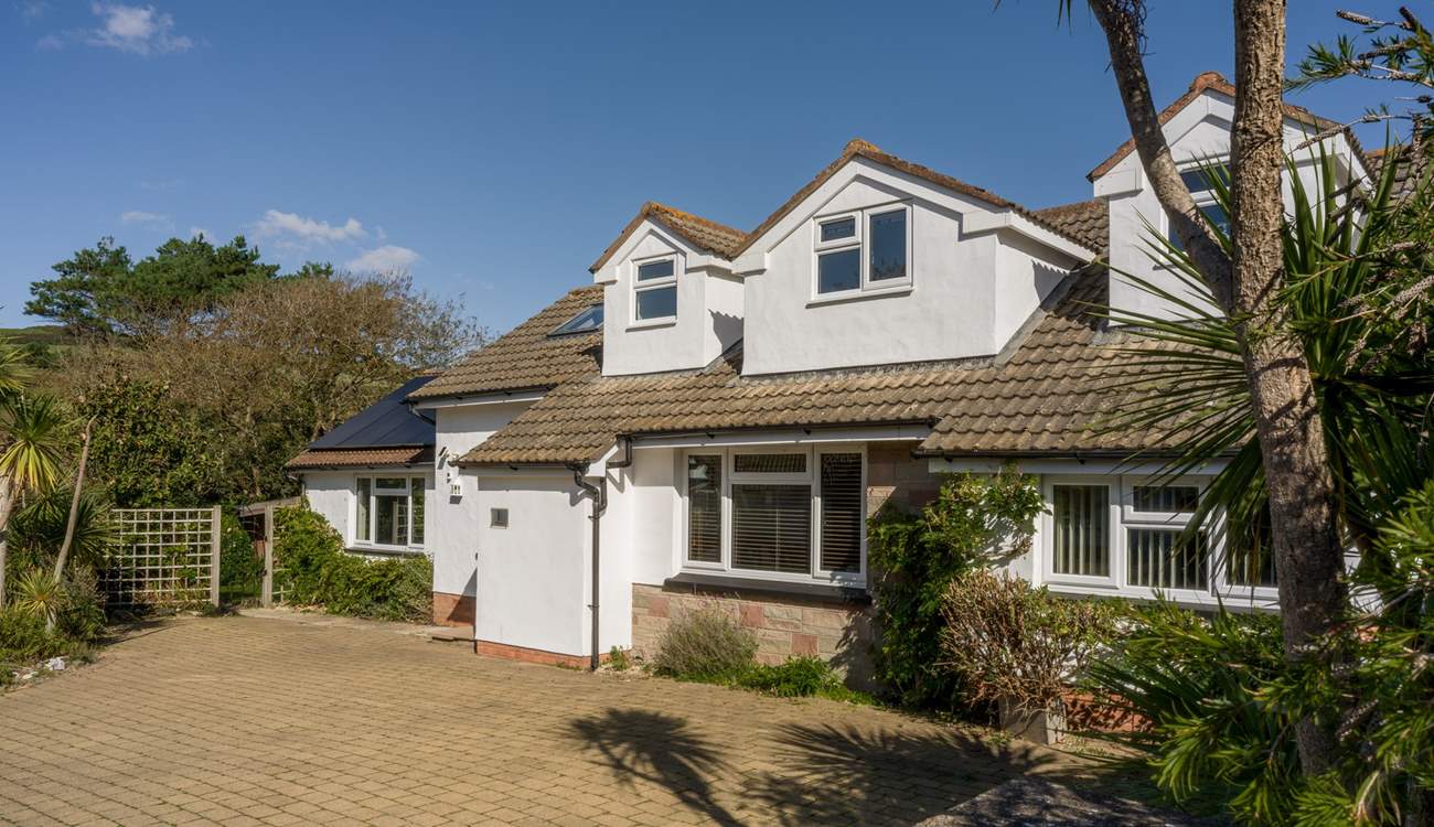 Hideway, a spacious holiday home in the charming village of Croyde. 