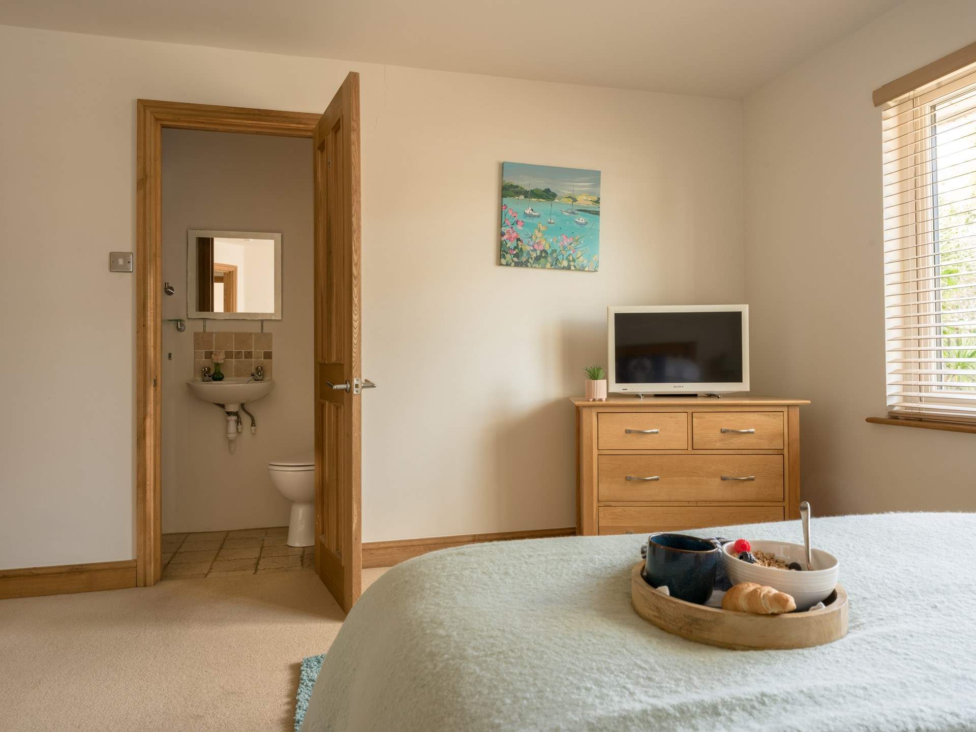 The en suite shower-room.