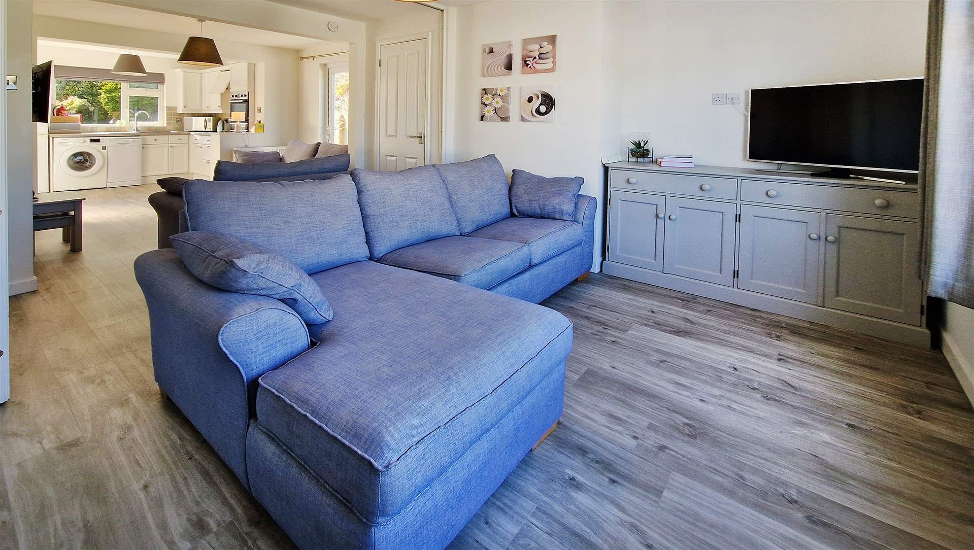 Another delightful sitting area. The sofa can be made up into a bed accommodating two guests.