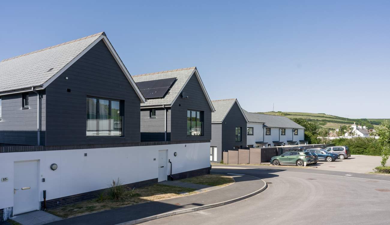 Access to the rear of Mondo's.