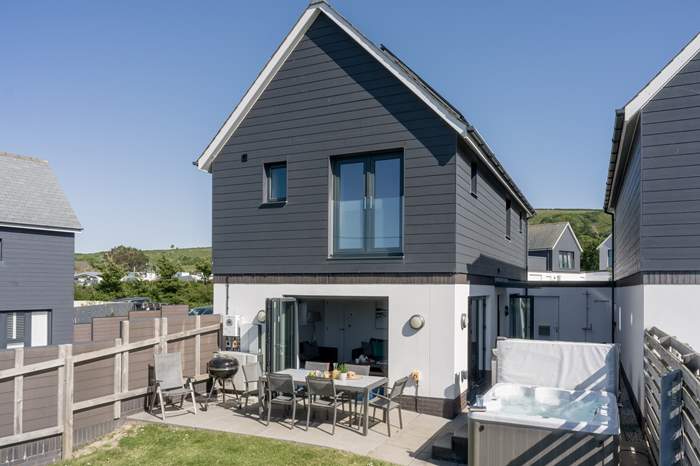 Mondo's is a 3 bedroom, dog friendly cottage near the beach in Croyde, Devon.