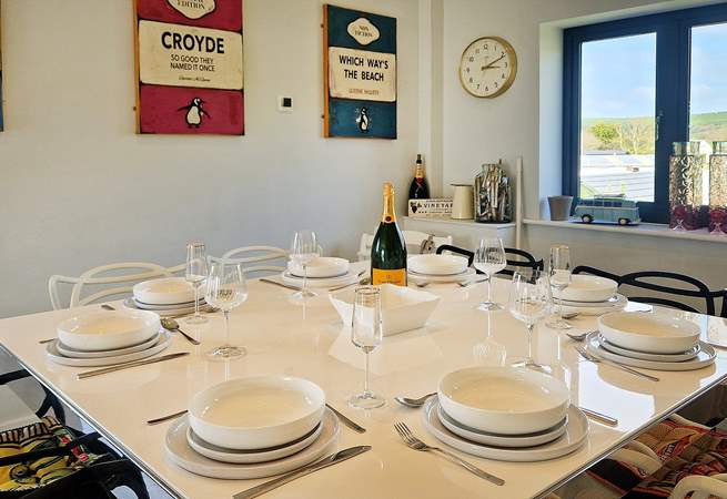 The dining-area seats up to eight guests.