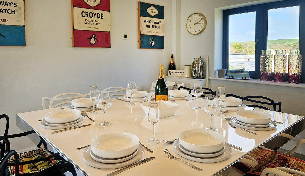 The dining-area seats up to eight guests.