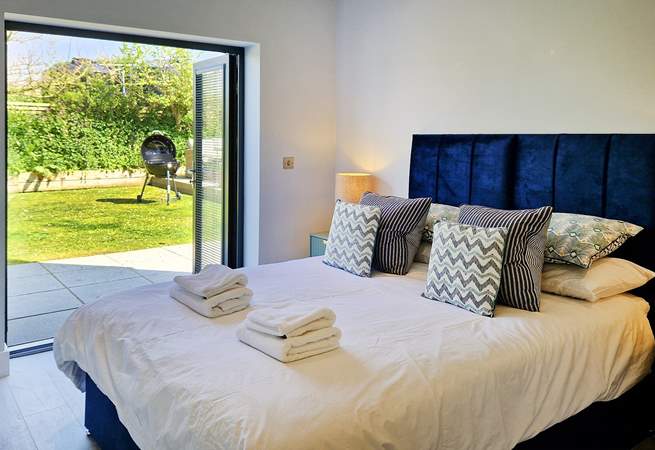 Open the double doors and enjoy your morning coffee in the garden.