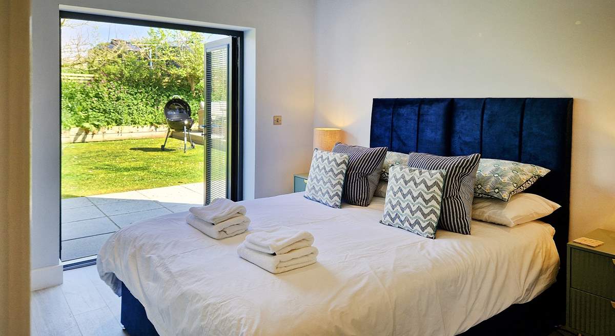 Open the double doors and enjoy your morning coffee in the garden.