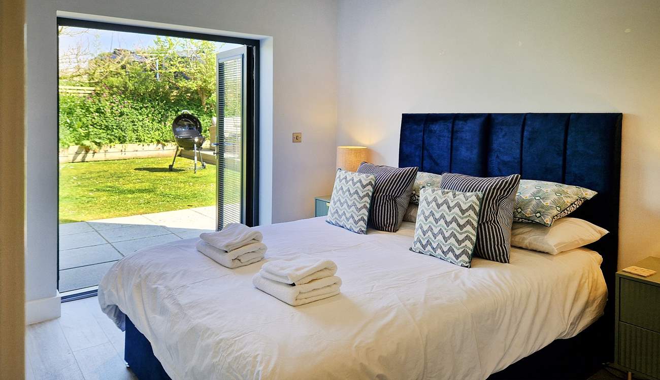 Open the double doors and enjoy your morning coffee in the garden.