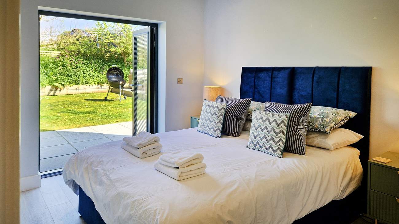 Open the double doors and enjoy your morning coffee in the garden.