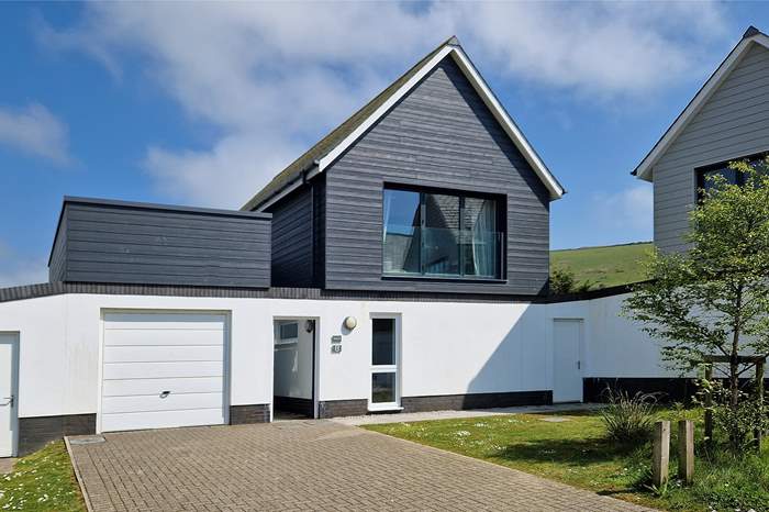 Trasona is a 4 bedroom, dog friendly cottage near the beach in Croyde, Devon.