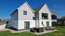 Sharlands 11 is a stylish holiday home nestled in the charming village of Croyde.