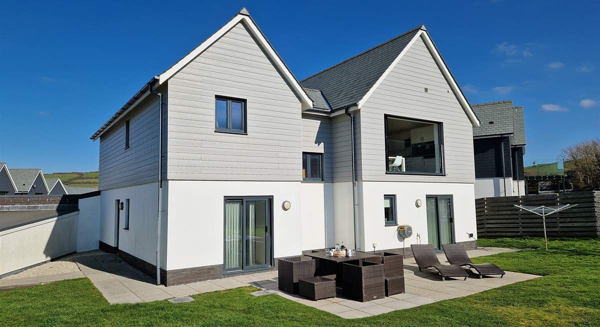 Sharlands 11 is a stylish holiday home nestled in the charming village of Croyde.