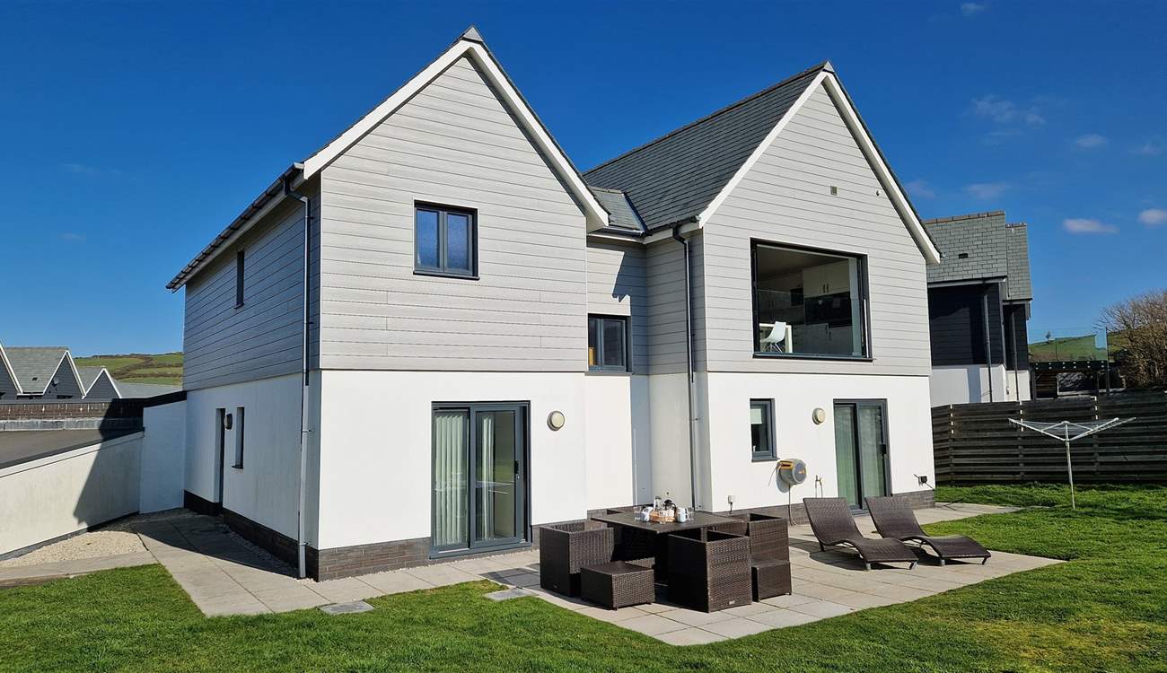 Sharlands 11 is a stylish holiday home nestled in the charming village of Croyde.