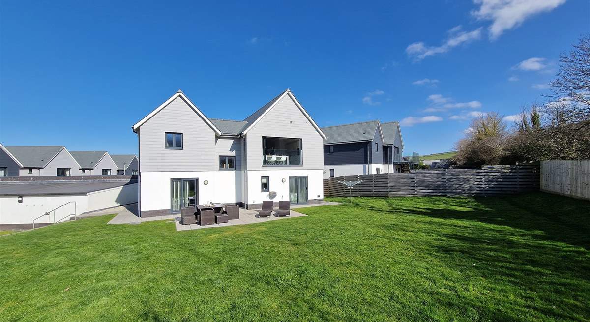 The large grassed lawn area is perfect for children and the family dog. 