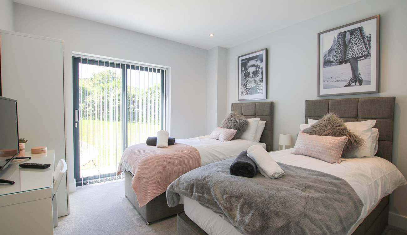 Gorgeous linens await. 