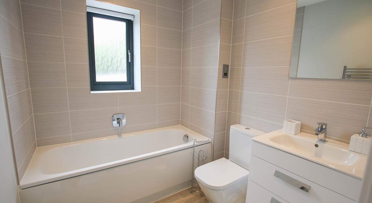 The family bathroom for a long soak after a busy day surfing!