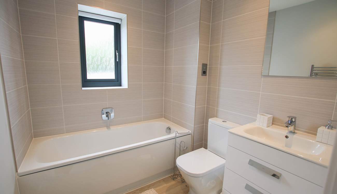 The family bathroom for a long soak after a busy day surfing!