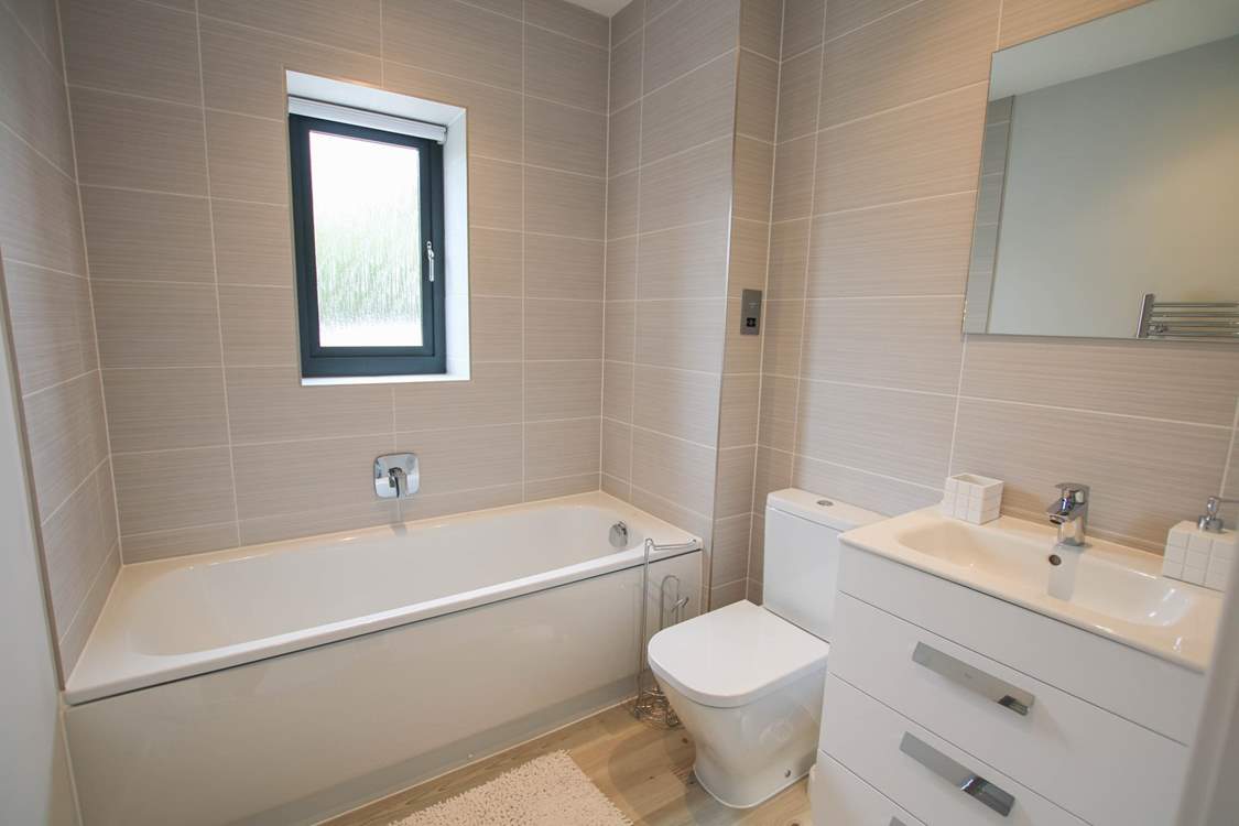 The family bathroom for a long soak after a busy day surfing!