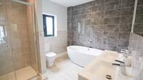 The super en suite bathroom to the principal bedroom on the first floor. 