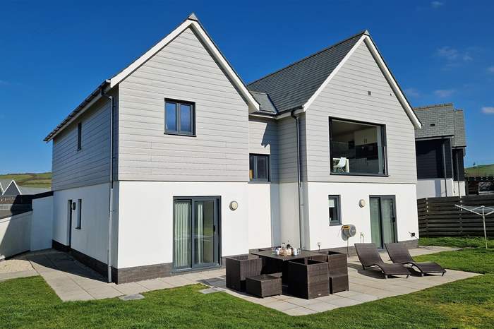 Sharlands 11 is a 4 bedroom, dog friendly cottage near the beach in Croyde, Devon.