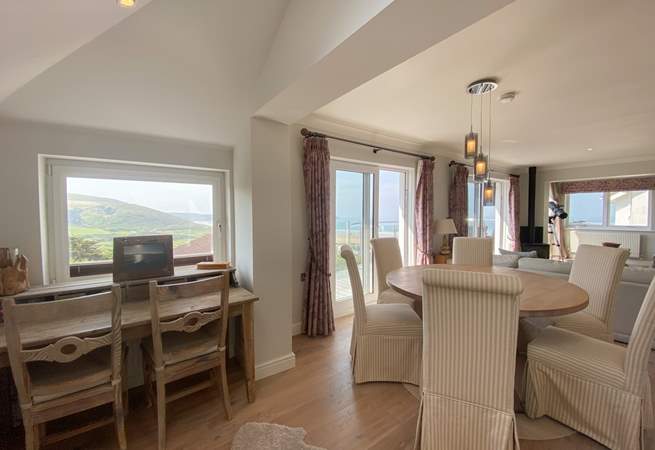 You will also find a breakfast-bar, ideal if work comes calling. 