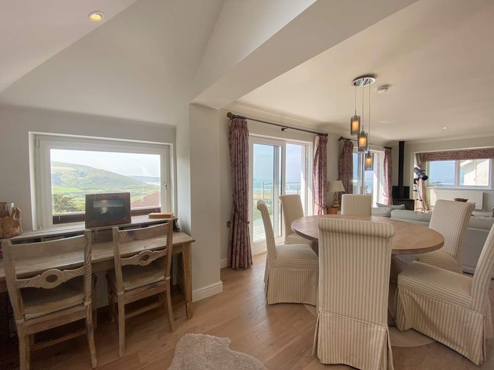 You will also find a breakfast-bar, ideal if work comes calling.