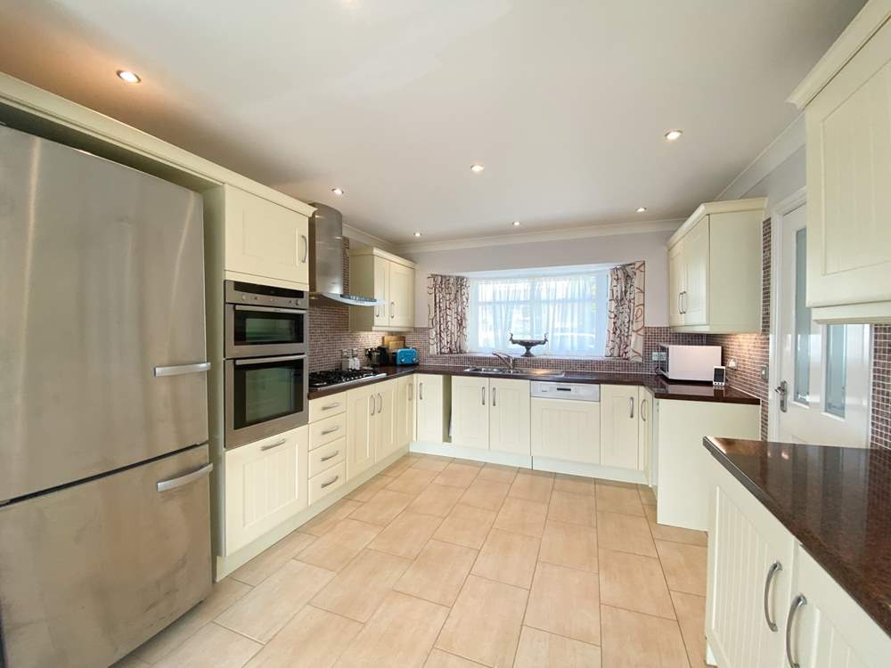 Oodles of space for all in the kitchen.