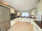 Oodles of space for all in the kitchen.