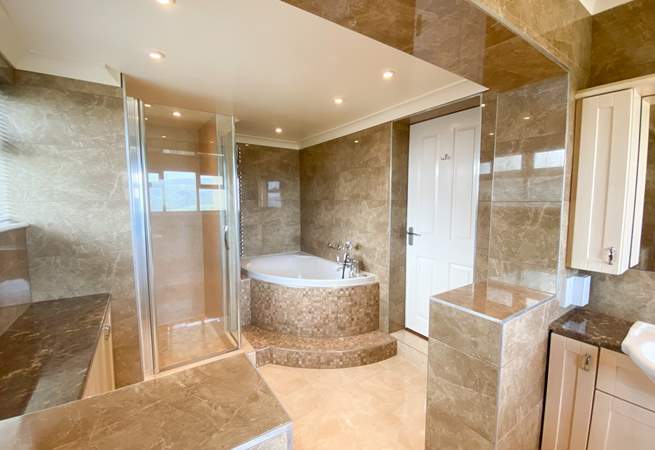 Soak in the corner bath or have a refreshing shower, you choose!