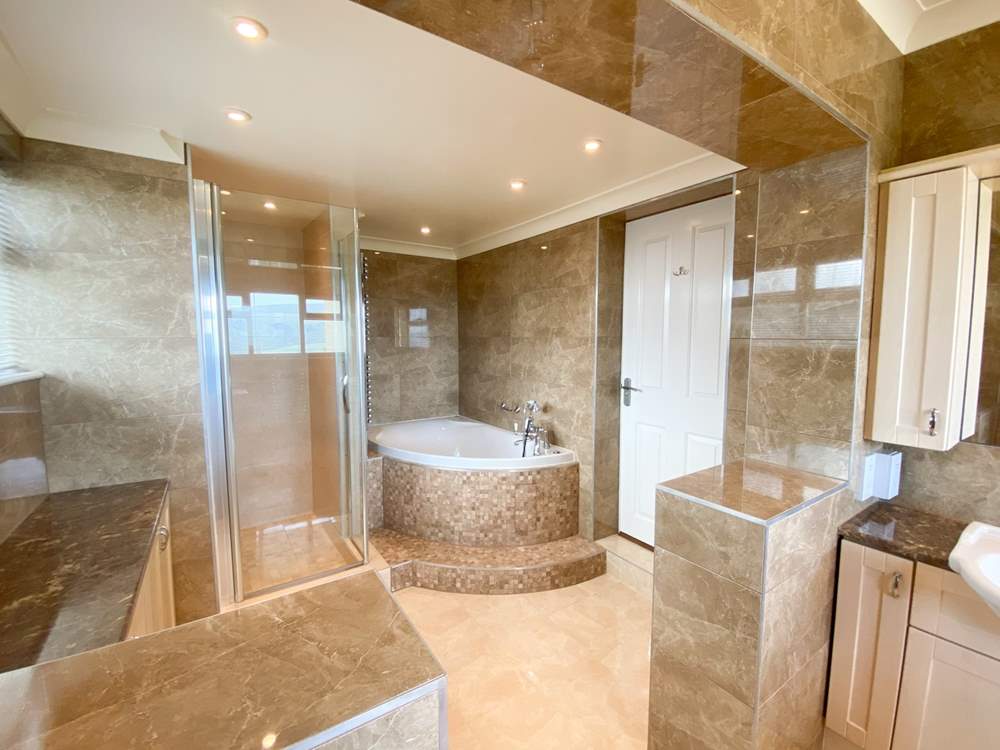 Soak in the corner bath or have a refreshing shower, you choose!