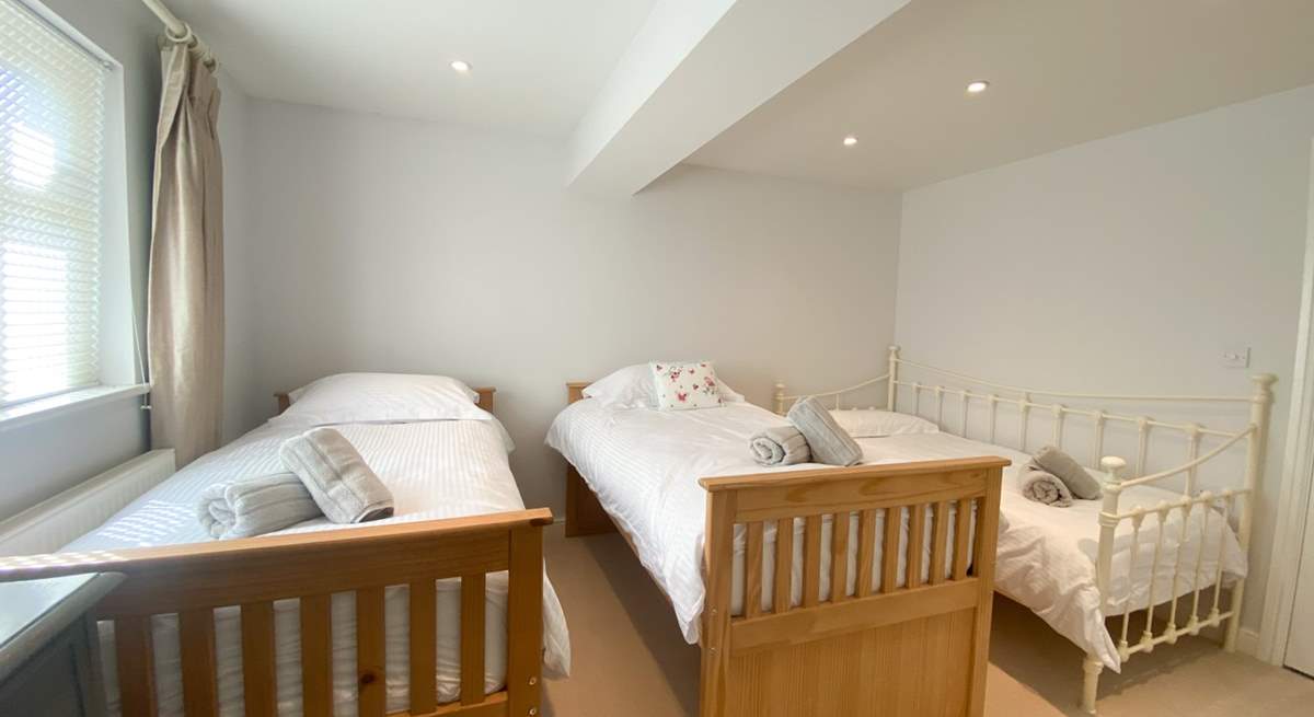 The twin bedroom has an additional day bed, suitable for children only. This room also has an en suite shower-room. 