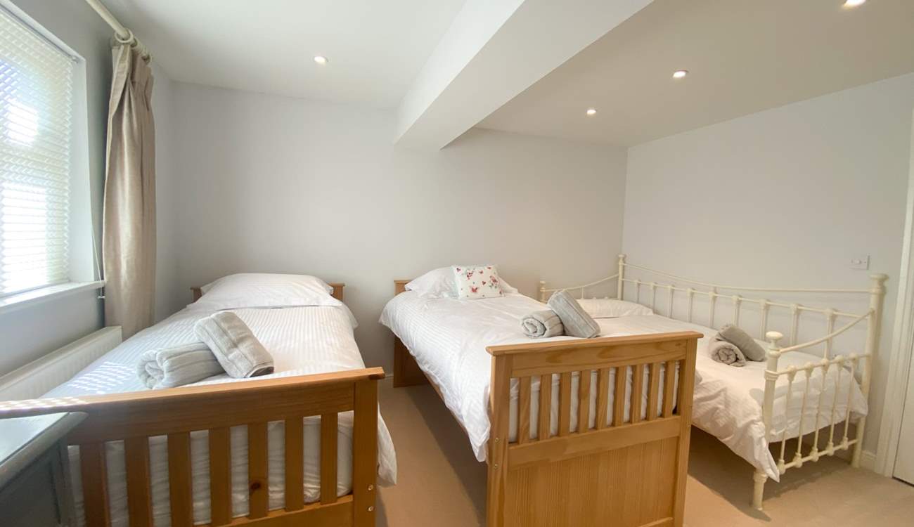 The twin bedroom has an additional day bed, suitable for children only. This room also has an en suite shower-room. 
