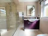 No queuing here with so many shower-rooms to choose from.