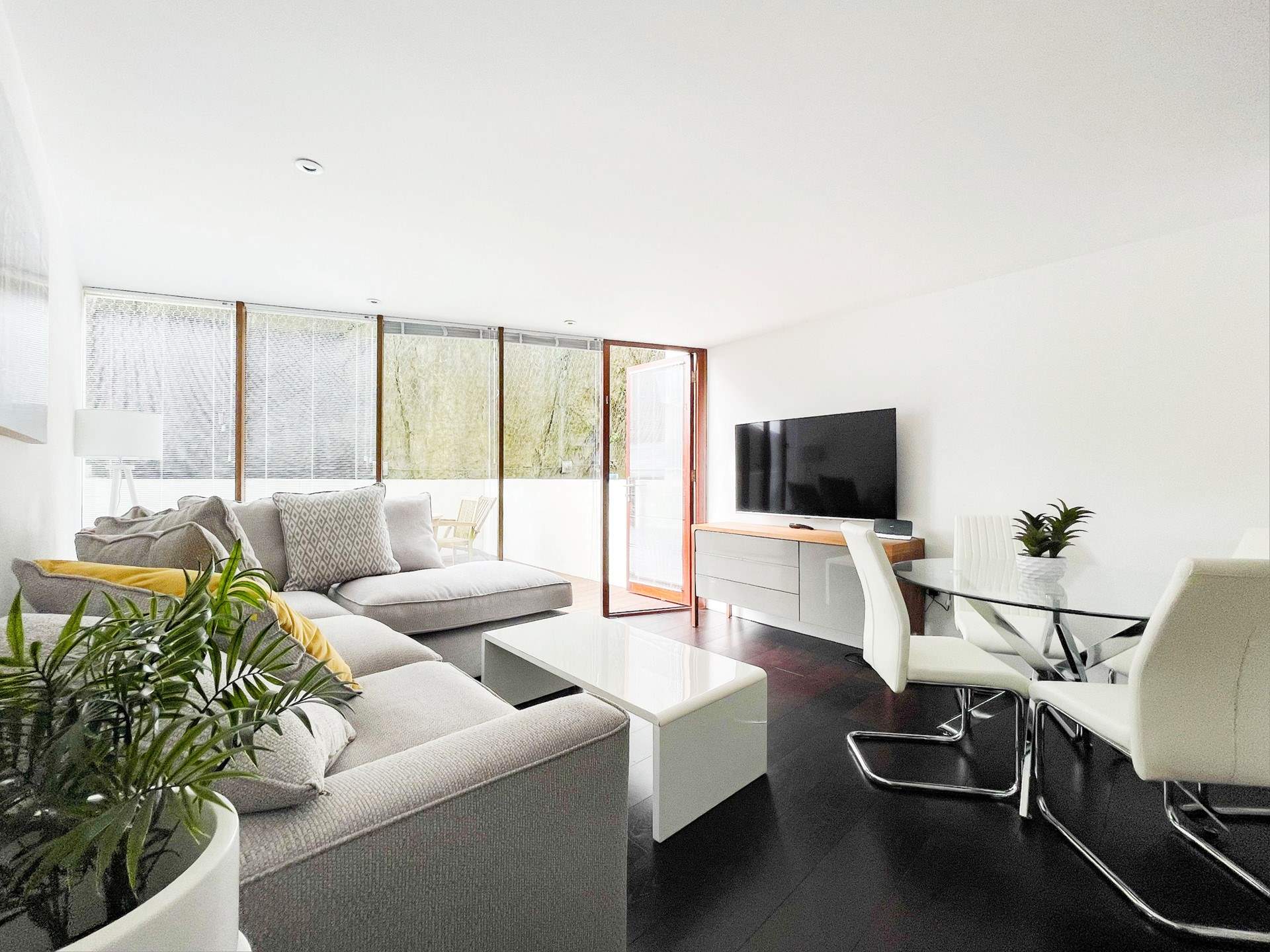 Welcome to 5 Ocean Point  enjoy the modern living area after a morning walk on Woolacombe beach that's minutes away! 