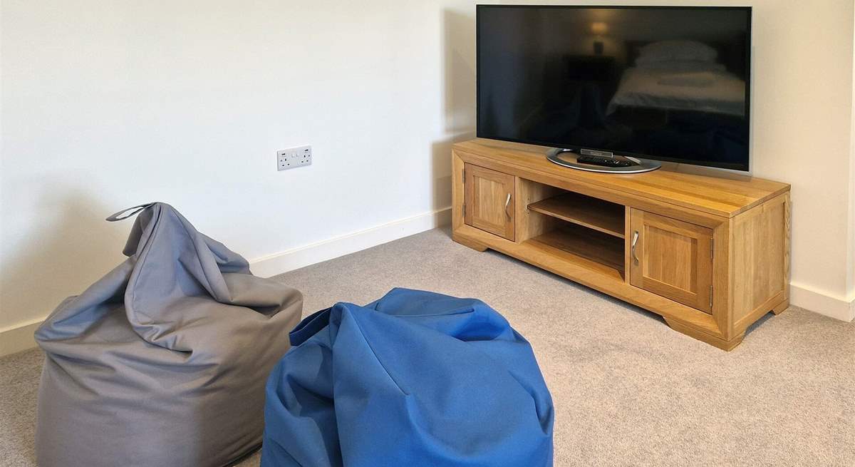 And the twin bedroom has a Smart TV as well. 