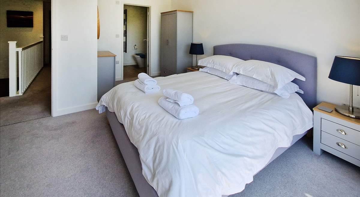 Another gorgeous double bedroom. 
