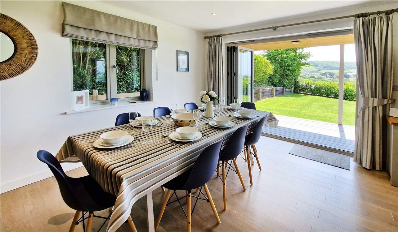 Open the bi-fold windows and let the fresh Devonshire air in.