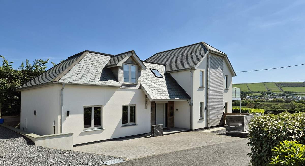 Welcome to your stunning holiday home for a while. 
