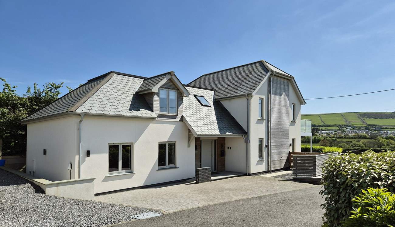 Welcome to your stunning holiday home for a while. 
