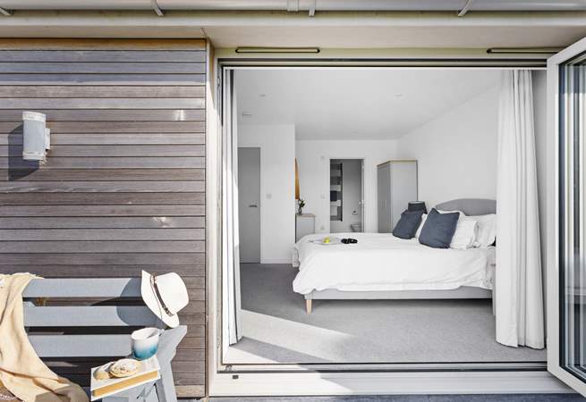 This bedroom also enjoys an en suite so no queuing for a shower when staying at this fabulous holiday abode.