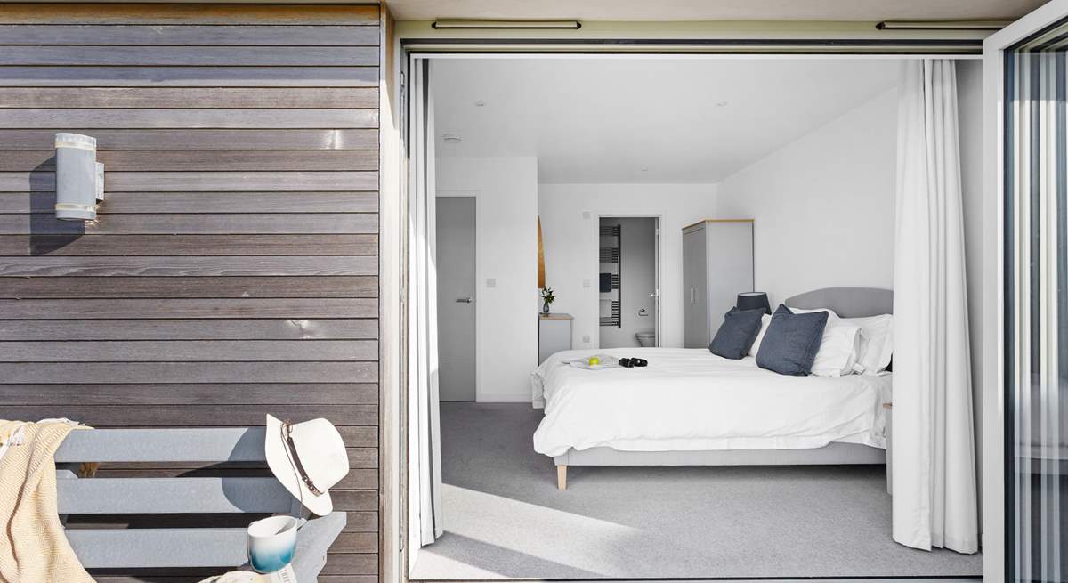 This bedroom also enjoys an en suite so no queuing for a shower when staying at this fabulous holiday abode.