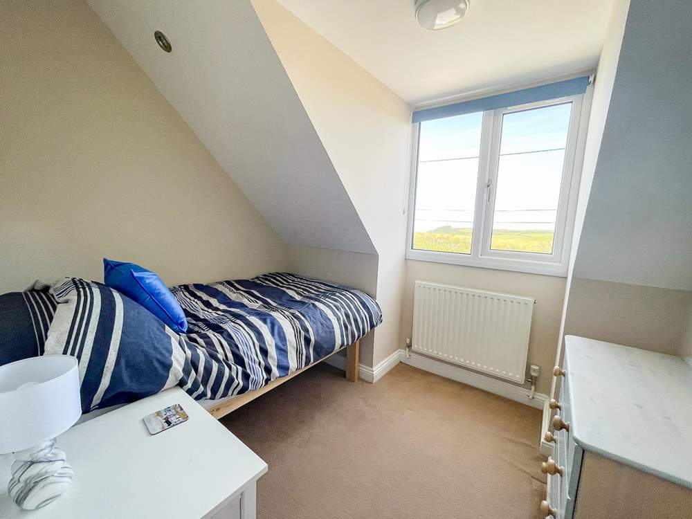 The single room has a 5'11